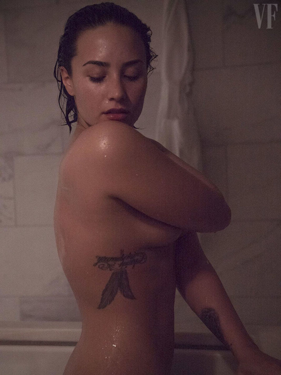 Demi Lovato Naked Pic 24
