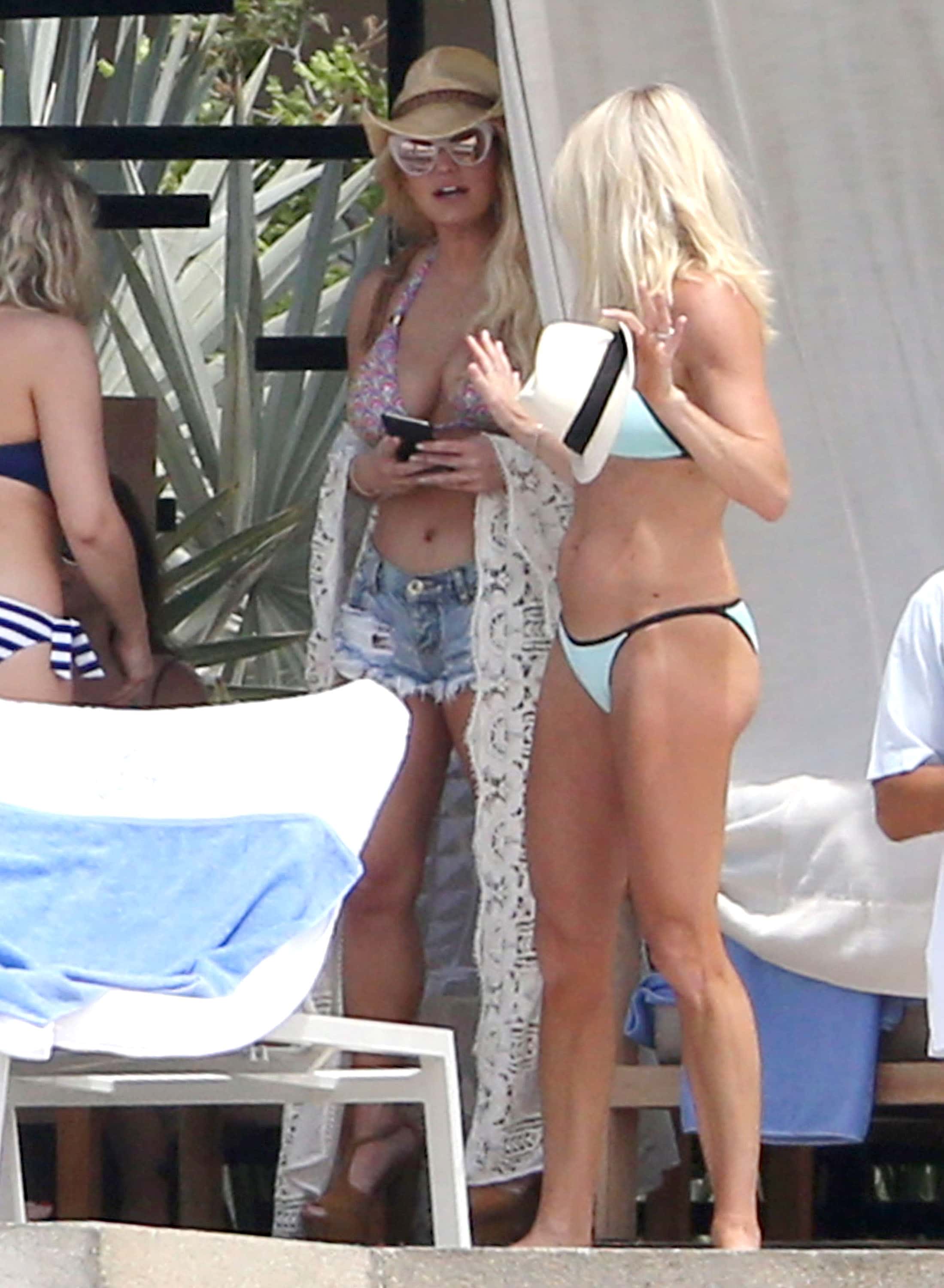 Jessica Simpson Soaking Up The Sun In Mexico | 207238 | Photos | The Blemish2199 x 3000